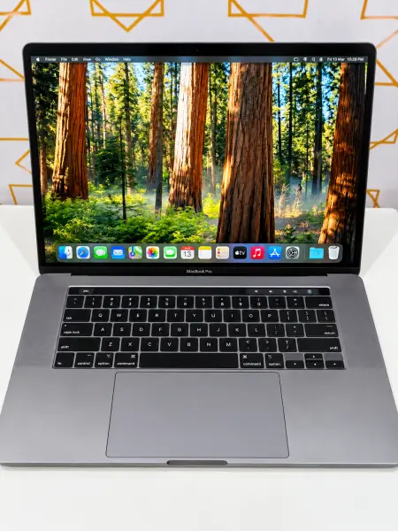 Apple MacBook Pro 15-inch A1990 (2019) | 2.6GHz 6-Core Intel Core i7 | 16GB DDR4 | 256GB SSD